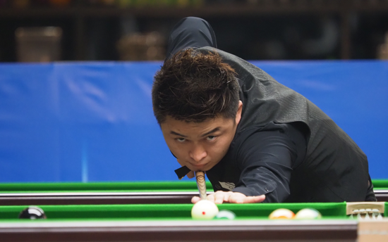 力级中场的 力级中场的